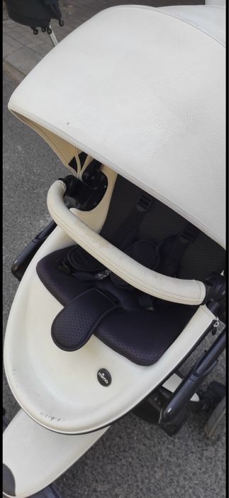 Количка Mima,бяла,с леки следи от употреба!