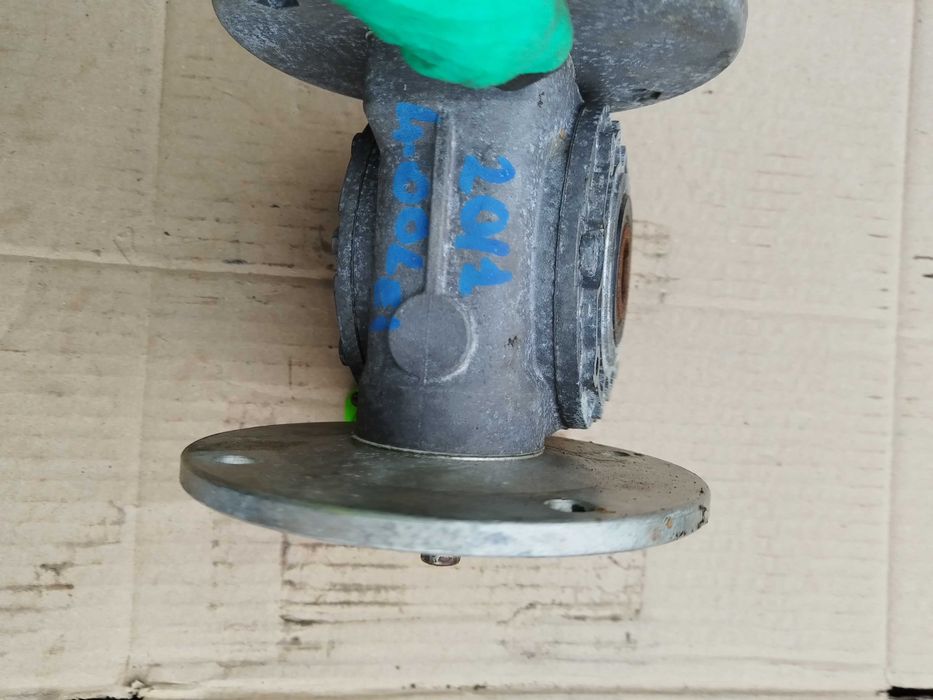 Reductor 20/1 la 90 de grade