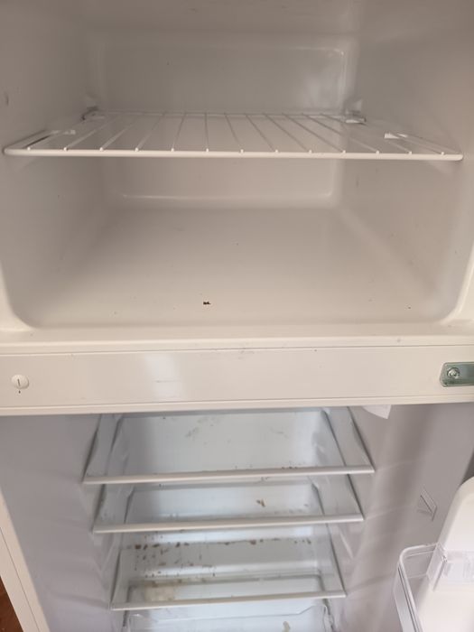 Vind frigider cu congelator