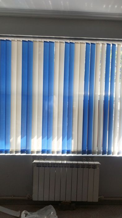Жалюзи сине-белые