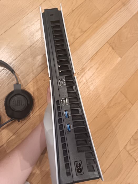 Vând ps5 aproape nou