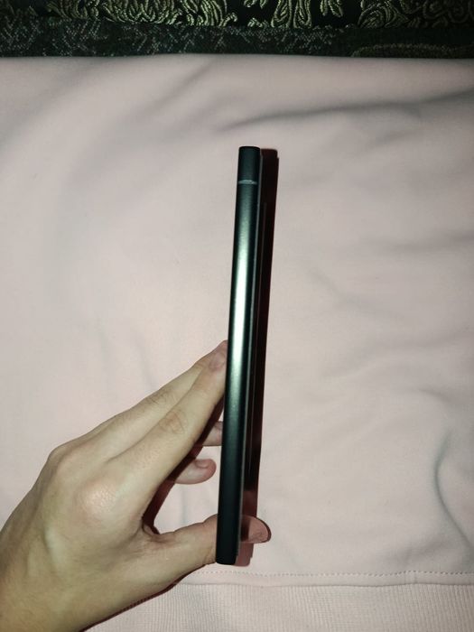 Продаю Samsung Galaxy S24 Ultra