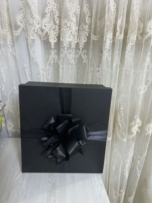 Коробка для подарок размер 28смна 28 см.высота 12 см