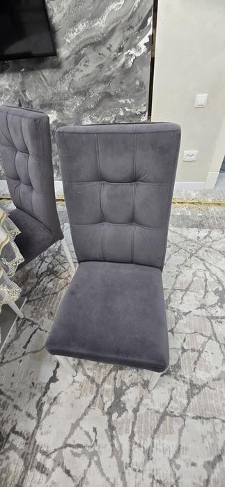 Стол и стулья в комплекте