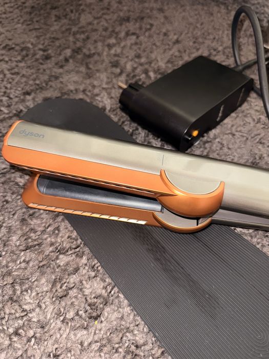 Dyson Airstrait - преса/сешоар