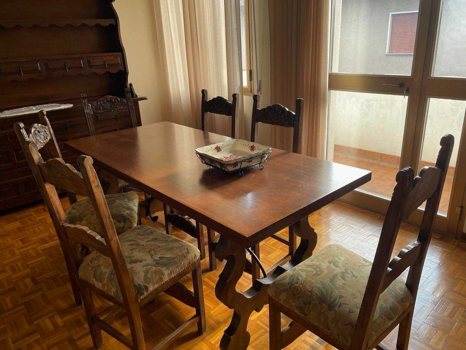 Античен италиански трапезен комплект – маса + 6 стола (масивно дърво)