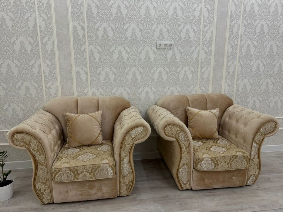 Продаётся диван с 2 креслами
