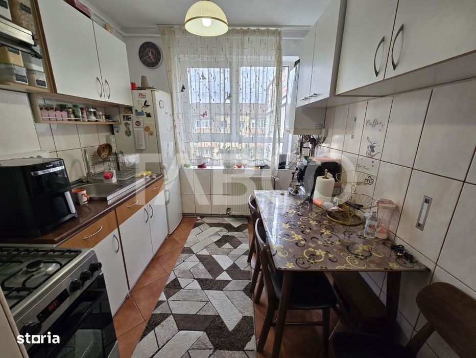 Apartament 2 camere de vanzare mobilat cu balcon in Terezian Sibiu