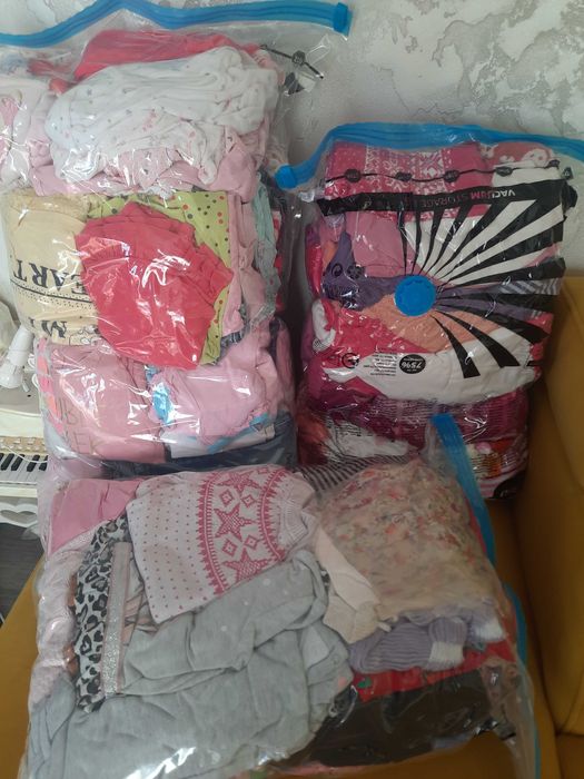 Запазени дрешки за момиче от бебе до 3-4г. 3 чувала- летни,зимни.
