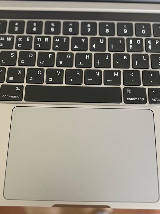 Macbook pro m1 13inch 8/256 +magic mouse2