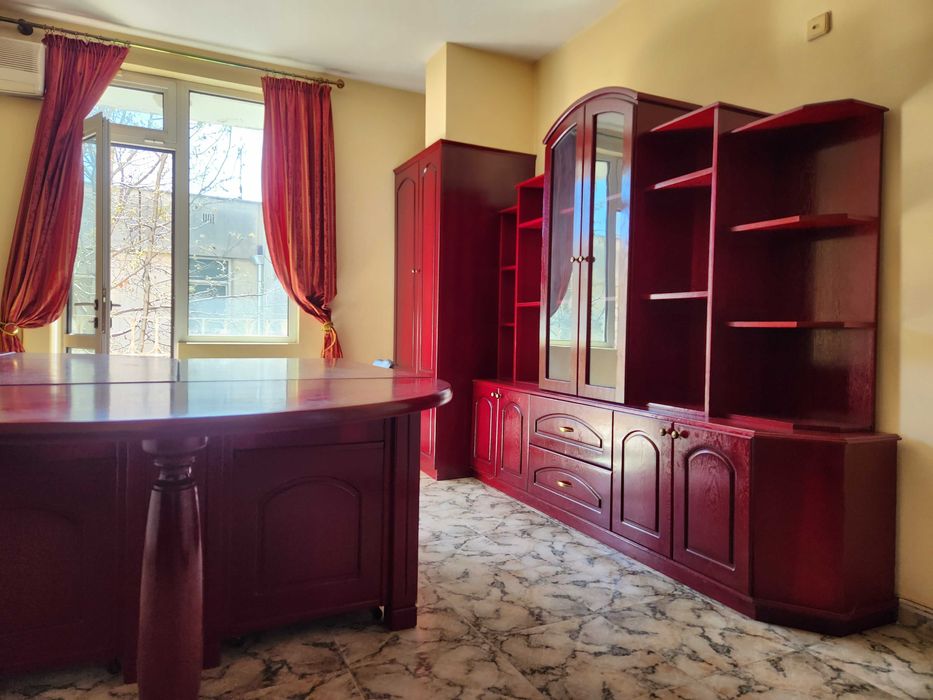 Дава се под наем Офис в Велико Търново, Център - 35 кв.м за 188.7 € - Снимка #2