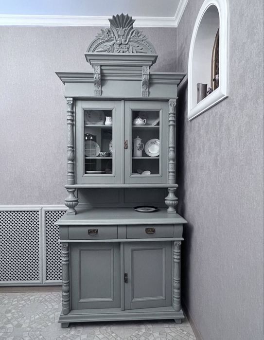 Старинный антикварный буфет