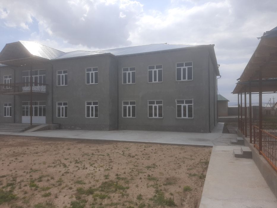 Нотурар бино сотилади