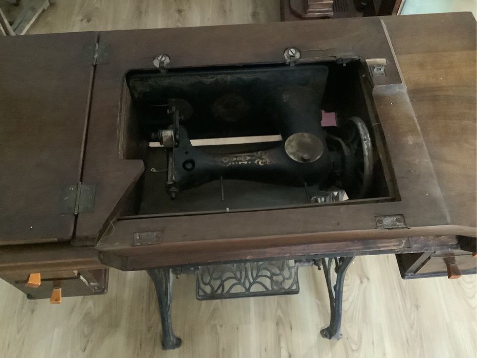 Masina de cusut, frumoasa