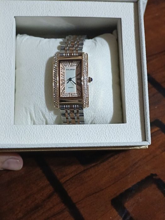 Часы бренда Olipai