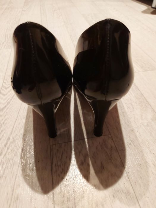 Новые туфли ласковые.