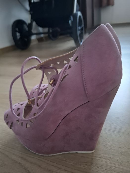 Сандали         37