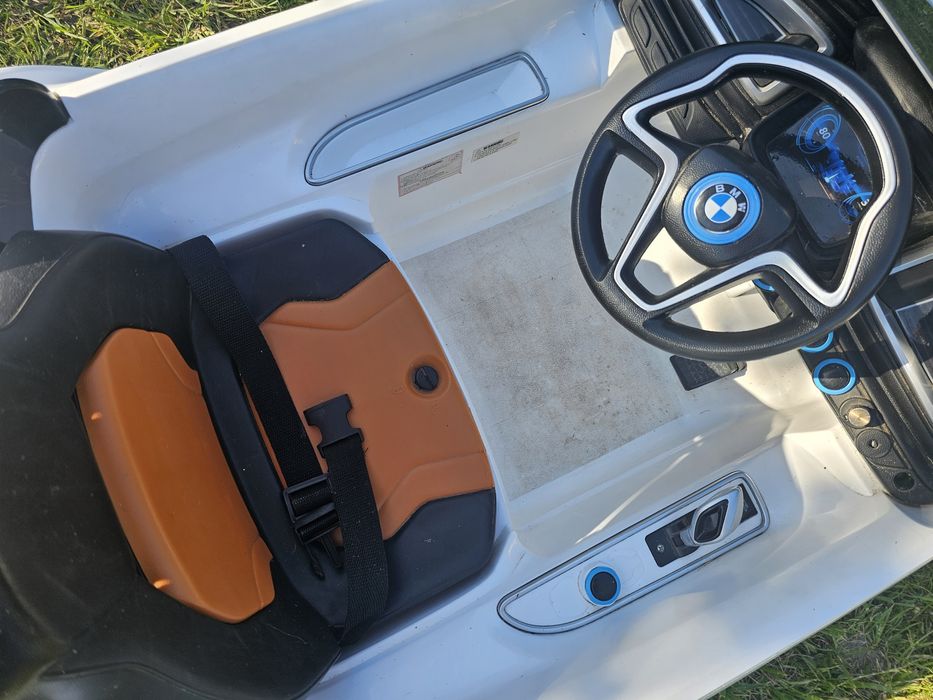 Детска акумулаторна кола BMW i8