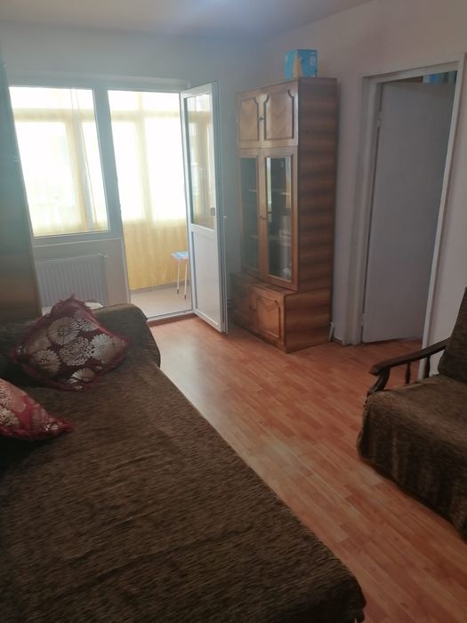 Apartament 3 camere semidecomandat