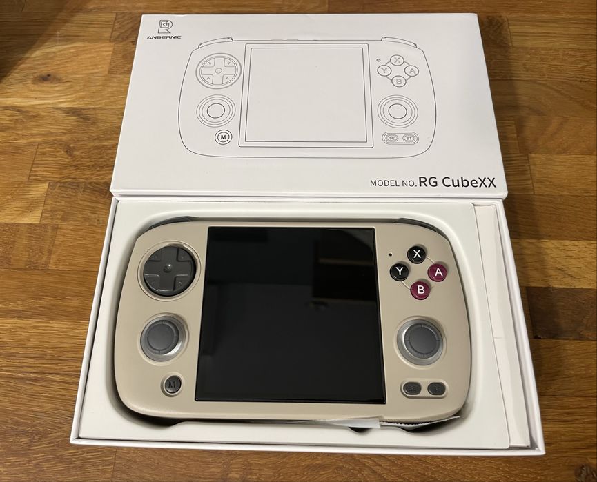 Consola portabilă Anbernic RG CubeXX cu emulare