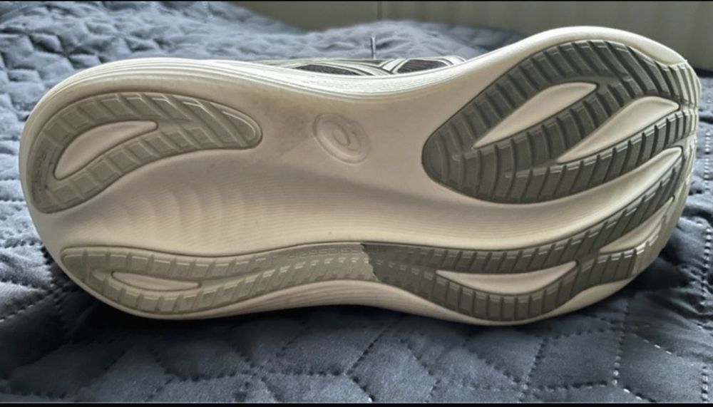 Ascis gel nimbus 27 wide