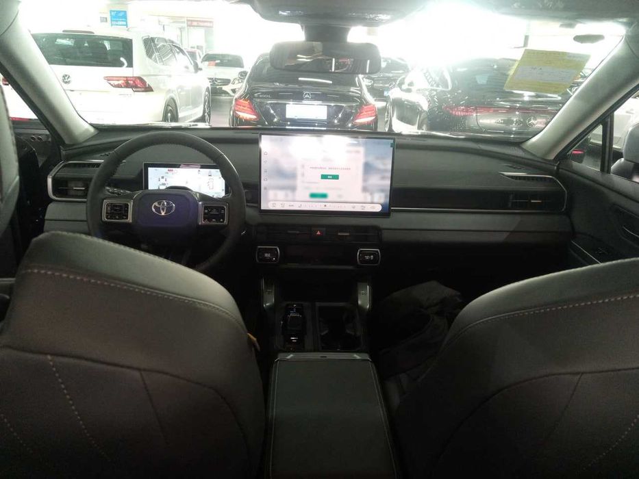 Toyota RAV4 Model Dual-Engine 2.0L Two-Wheel Drive Luxury Edition