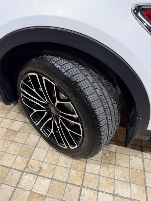 Hongqi hs5