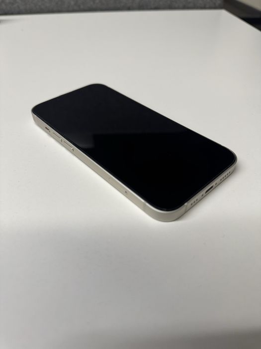 Продаю айфон 13 белый