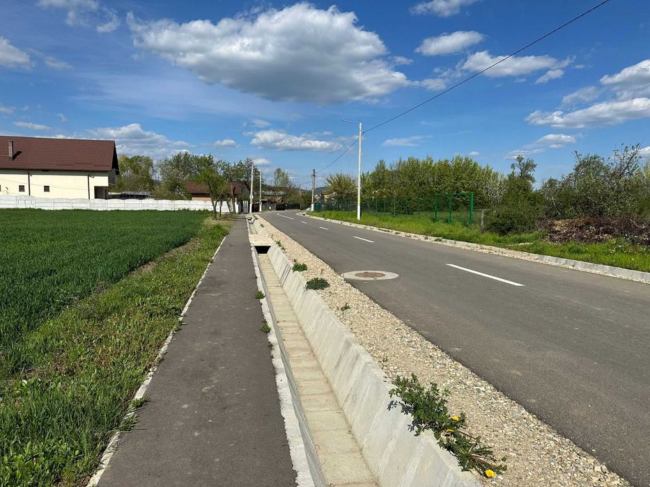 Vând teren intravilan în Teiș