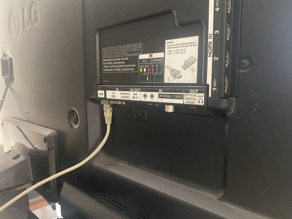 Телевизор LG smart 55 диагональ  140 см