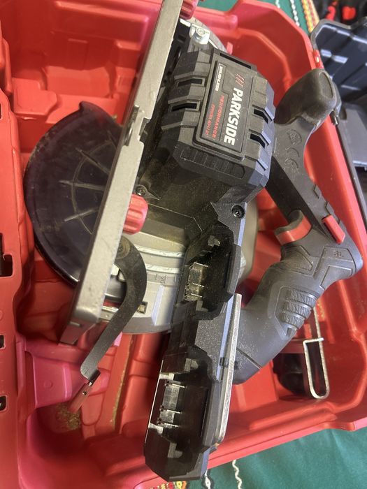 Акумулаторен циркуляр parkside