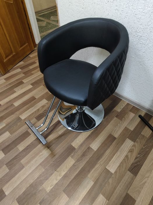 Кресло парикмахерское.