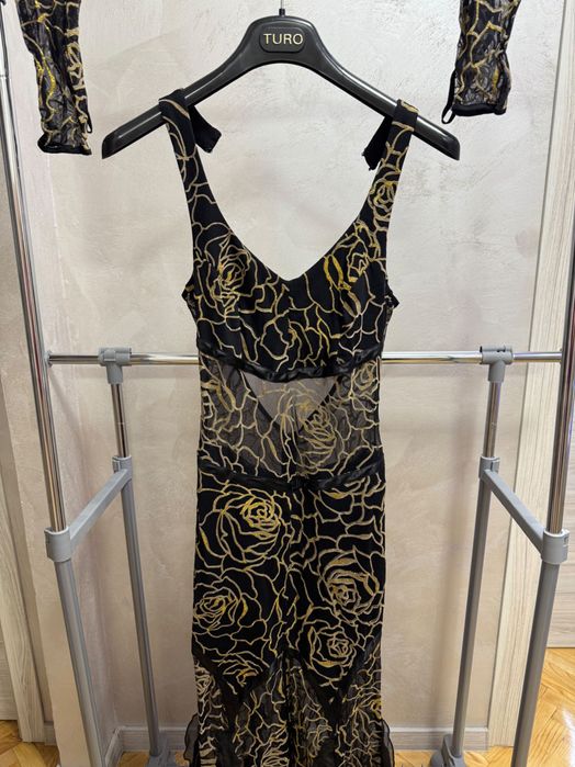 Бална рокля черен цвят със златни мотиви