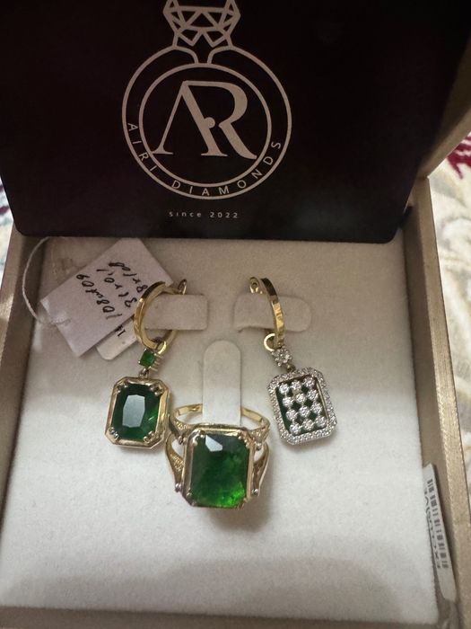 Продаю бриллиантовый набор