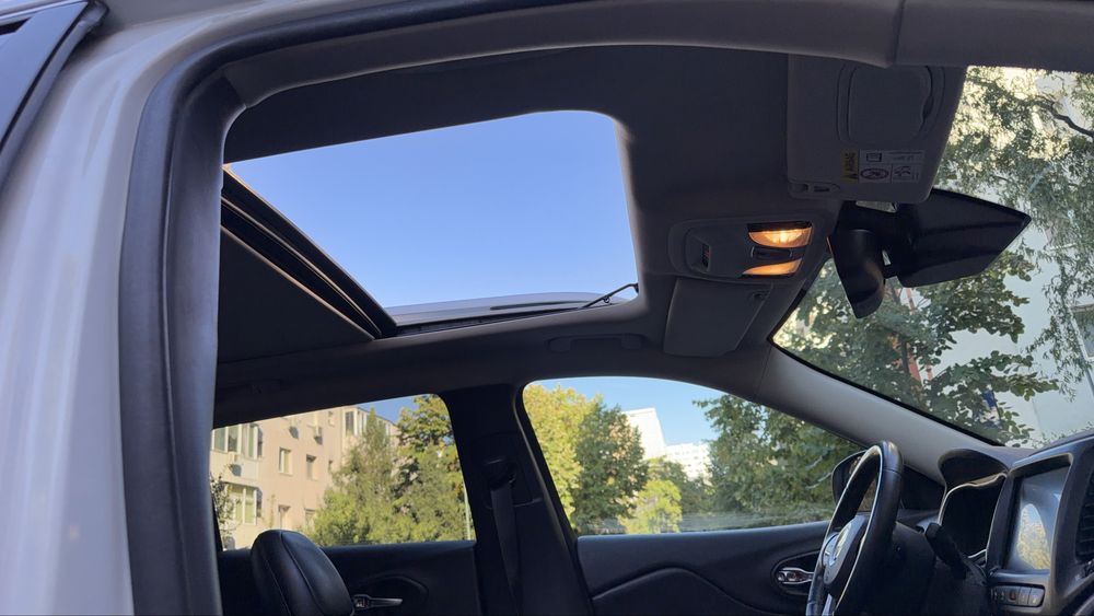 Jeep Cherokee 2014 Automat / 170 CP / Panoramic / Ventilatie 8990 Euro