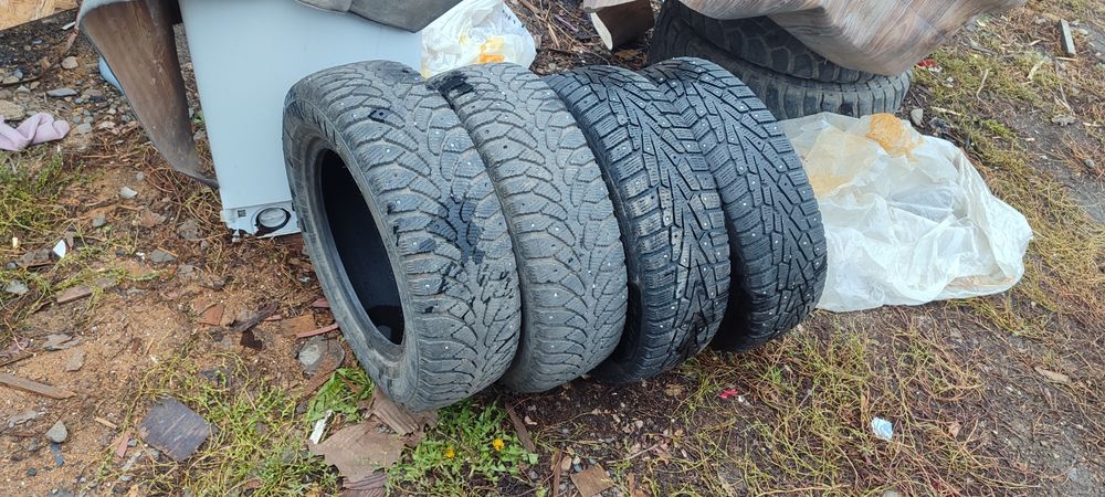 Продам зимние шины с шипами