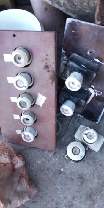 ел табло работещо с 5 предпазителя със стойка и шина за зануляване