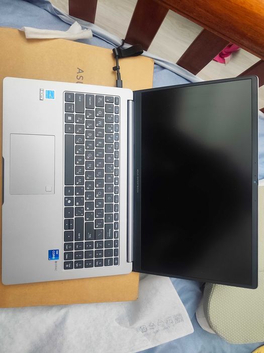 Asus expertbook i7