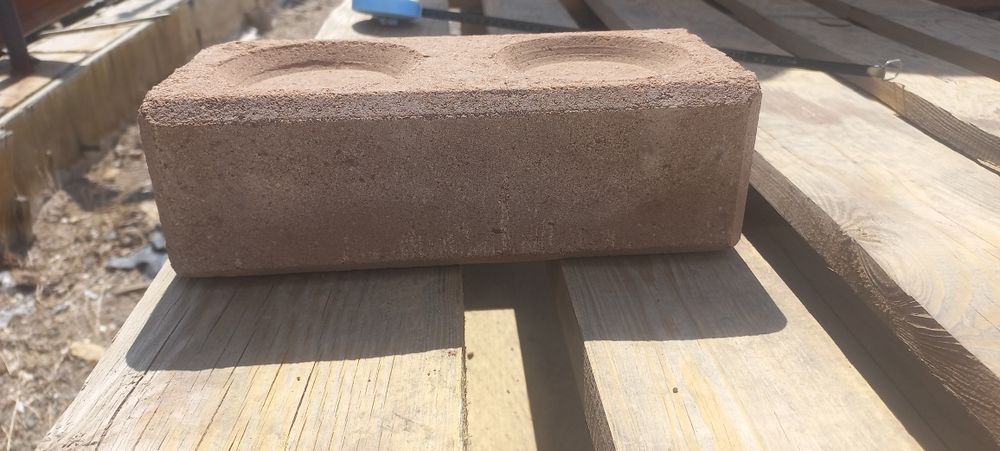 Продаётся красный кирпичи