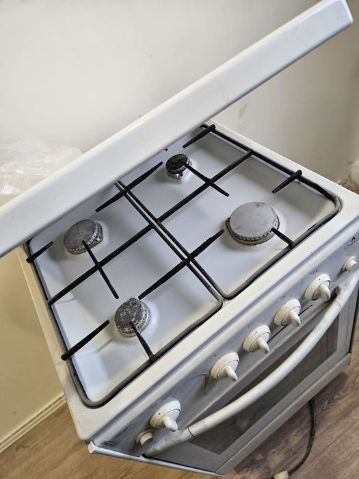 Продам газовую плиту