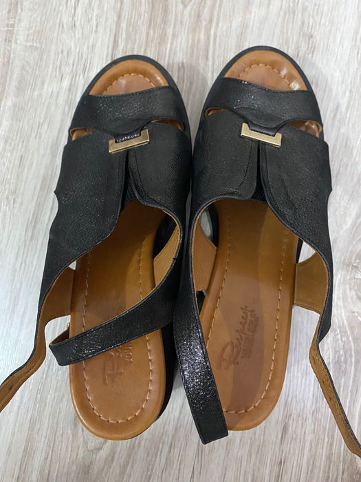 Кожаные сандалии