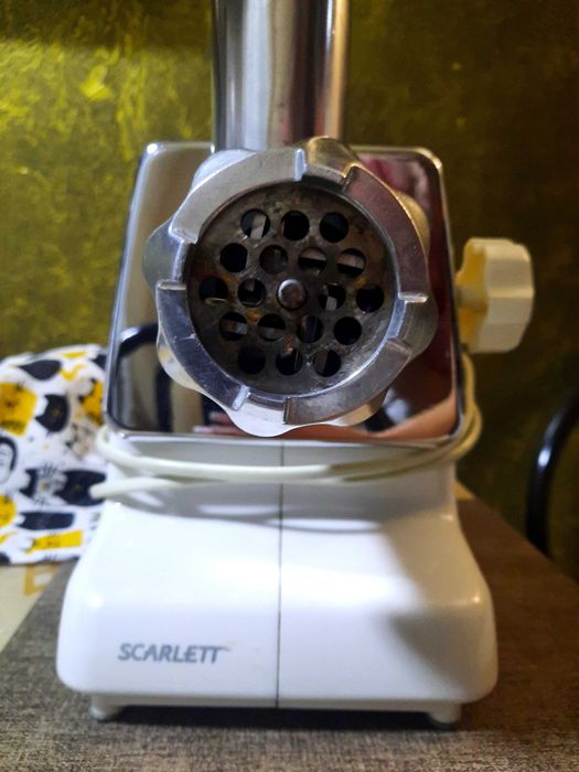 Продам мясоркбку Scarlett