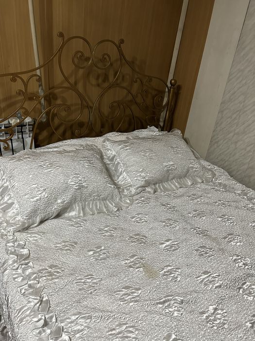 Продается кровать 200000