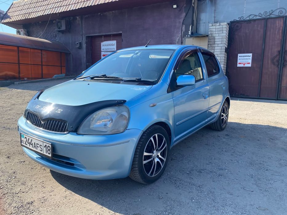 Продам Toyota Yaris 2001 год