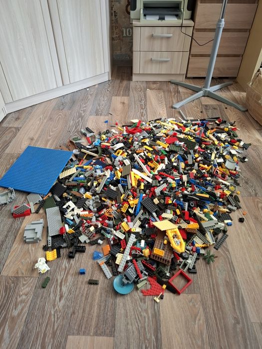 Продам конструктор Лего.