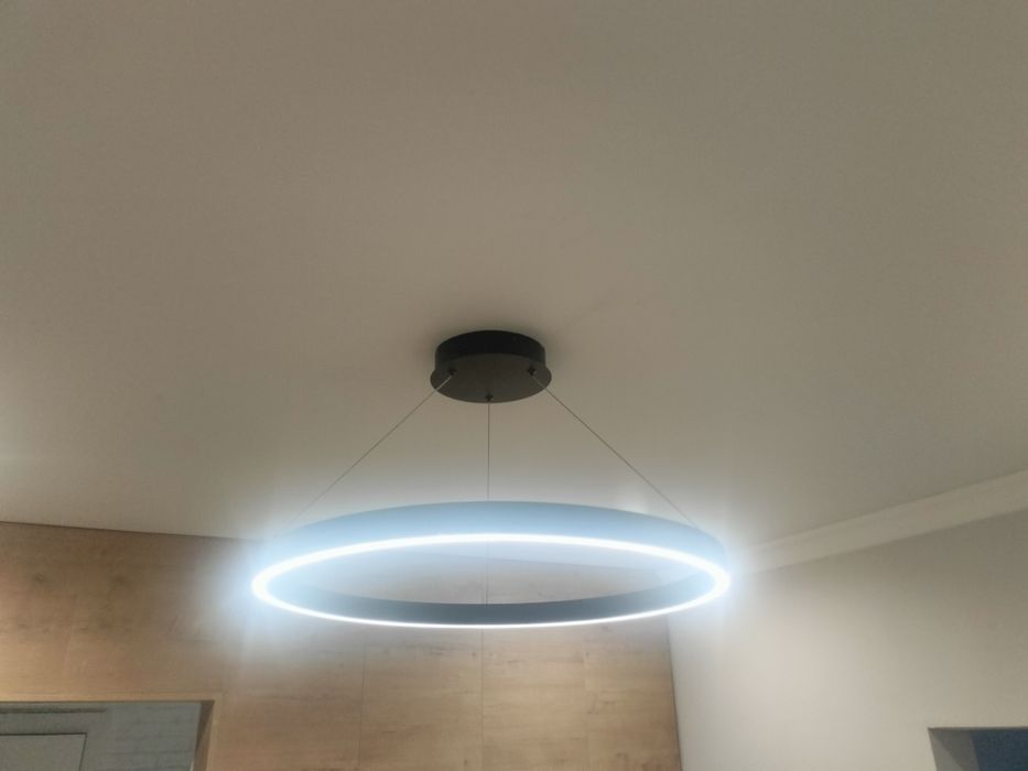 люстра в стиле минимализм