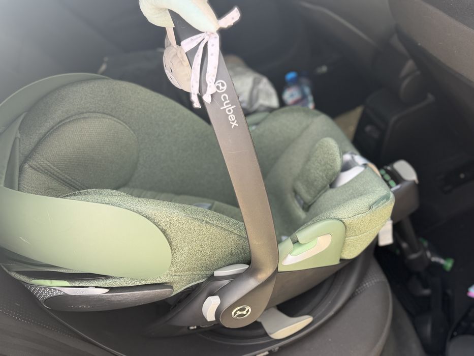 Детско столче  за кола Cybex и адаптери за количка