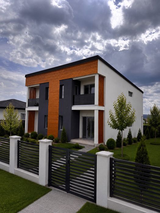 FINALIZAT! Casă 3 camere, 2 băi, P+1 Etaj complet, tip duplex, Miroslava-Vorovești-Rond TLT, 80mp util, 250mp curte, 107.500€ + TVA