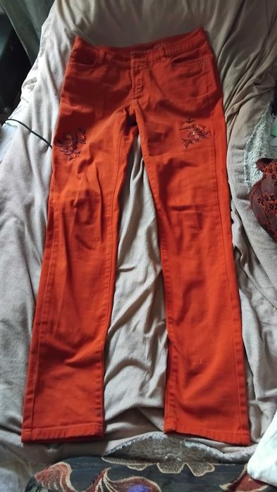 Продам красные брюки 42-44 р-р