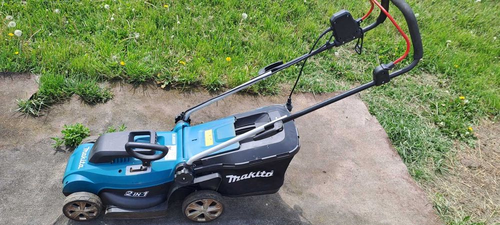 Masina tuns iarba Makita LEM 3320